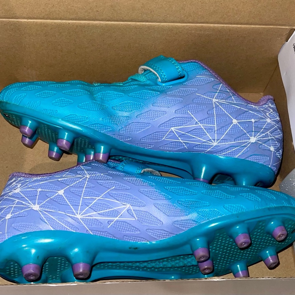 Youth sz 2 turquoise and Purple Soccer Cleats. Worn for one week.